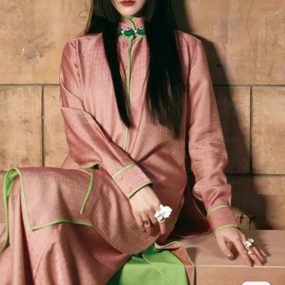 Chinese style pink blinking blouse